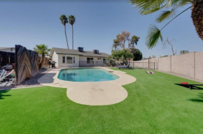 Private resort centrally located w/ outdoor oasis.